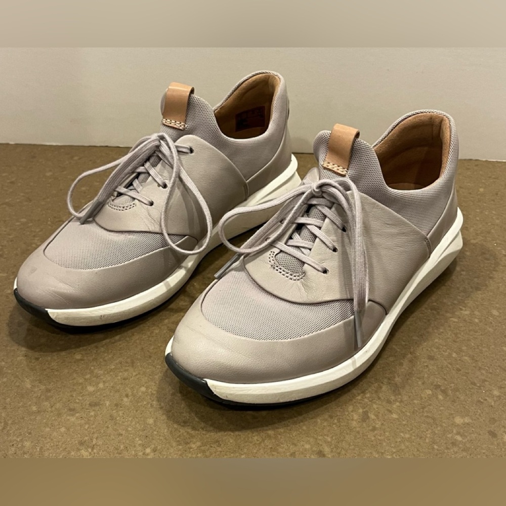 Clarks Unstructured Women's Taupe Transitional Athletic Shoes
